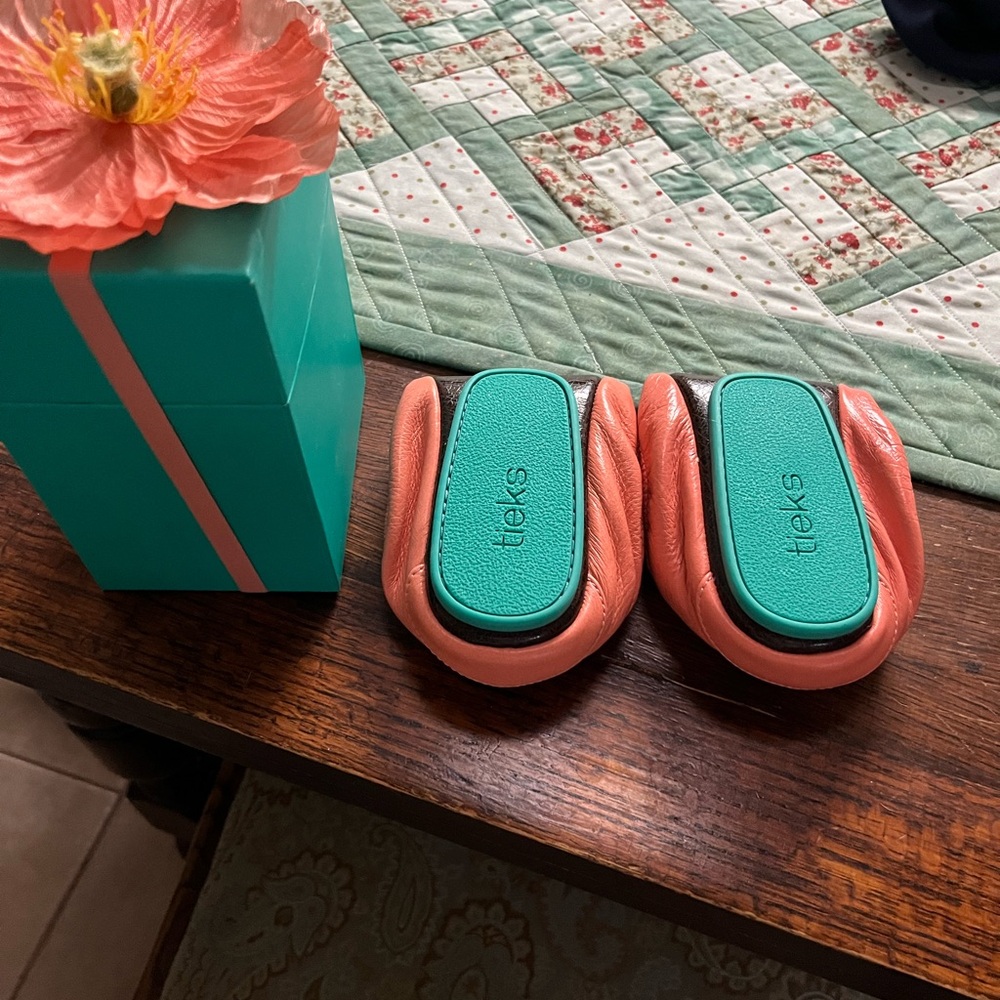 Peach poppy Tieks